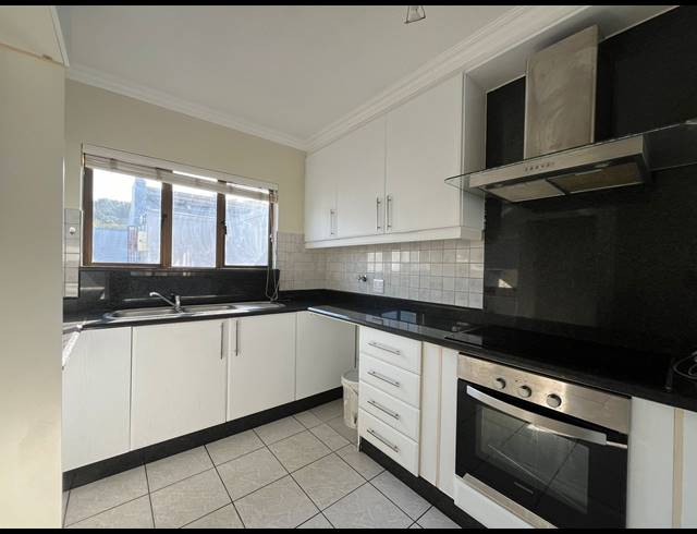 3 BEDROOM FLAT TO LET IN COMPENSATION BEACH